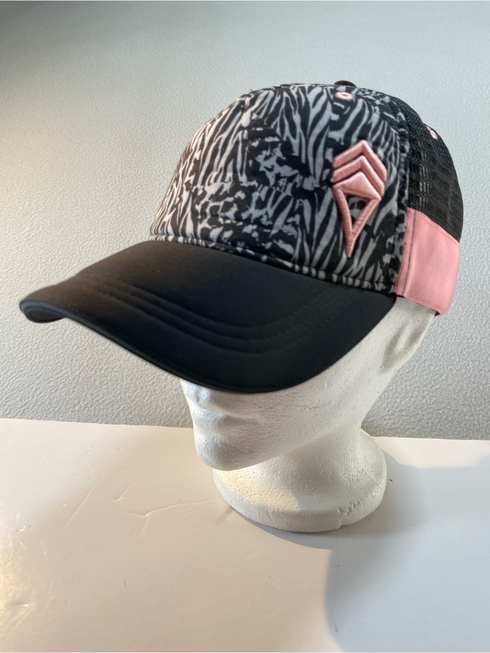Ivivva Girls Activewear Velcro Trucker Hat Size M/L
